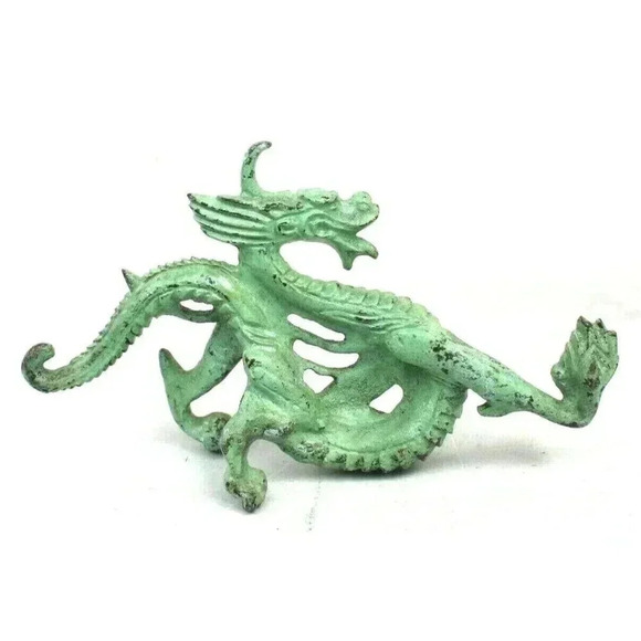 Amazon.com : Design Toscano Asian Dragon of the Great Wall  Vintage Cast Iron Green Dancing Dragon Chinese Asian Oriental Figurine Statue